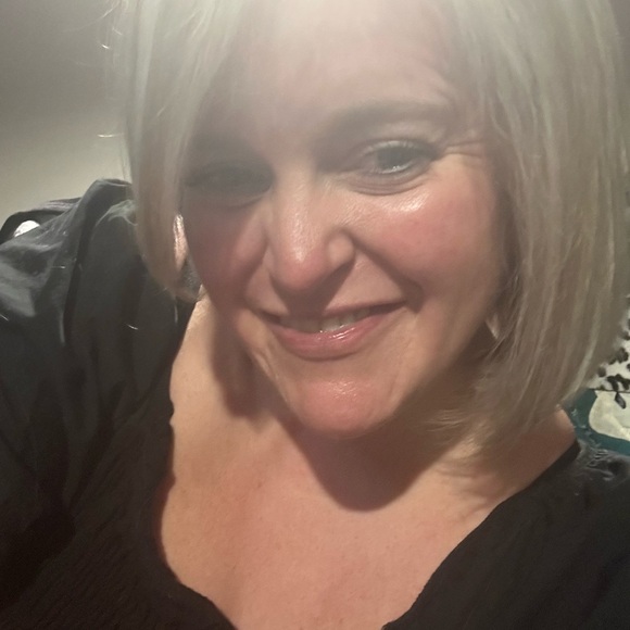 Meet your Posher, Danielle - Picture 3 of 8